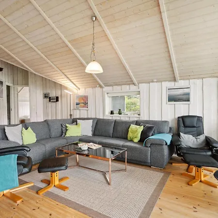 بيت للعطل Four-bedroom In Sydals